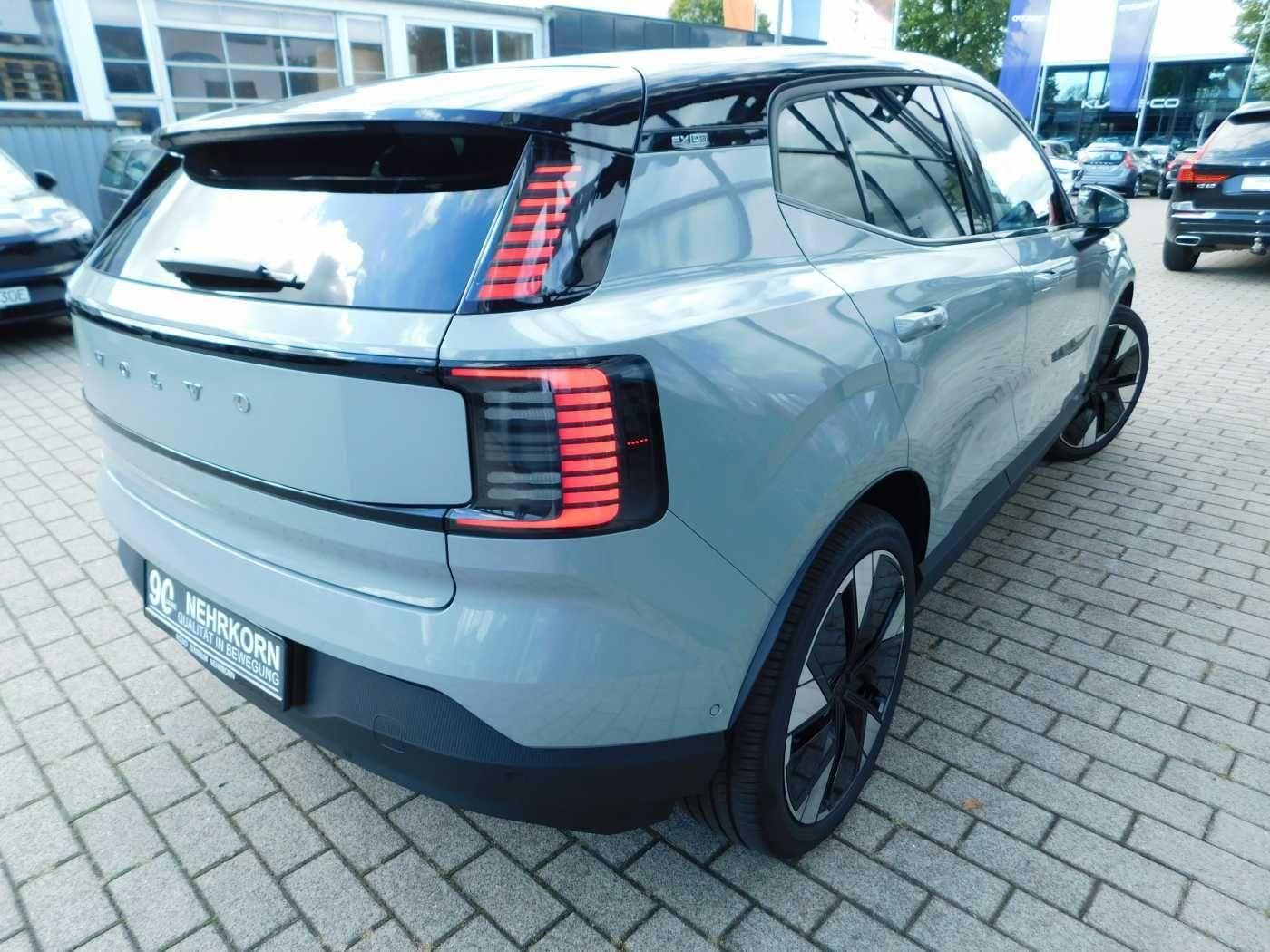 Fahrzeugabbildung Volvo EX30 Twin Motor Performance AWD Plus