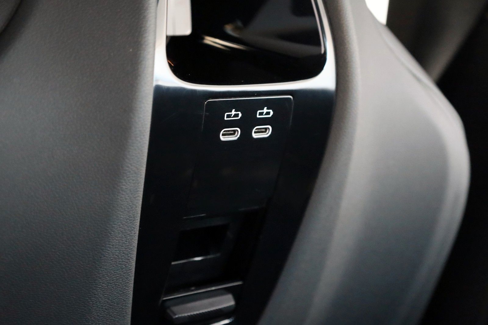 Fahrzeugabbildung BMW iX50 xDrive Sport Leder,Navi,Panorama Sky Lounge