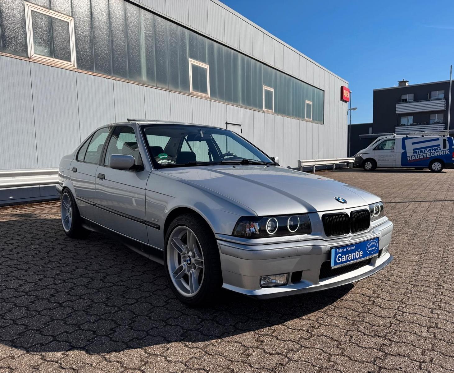 BMW 316i Limousine Automatik PDC Schiebedach Klimaa.