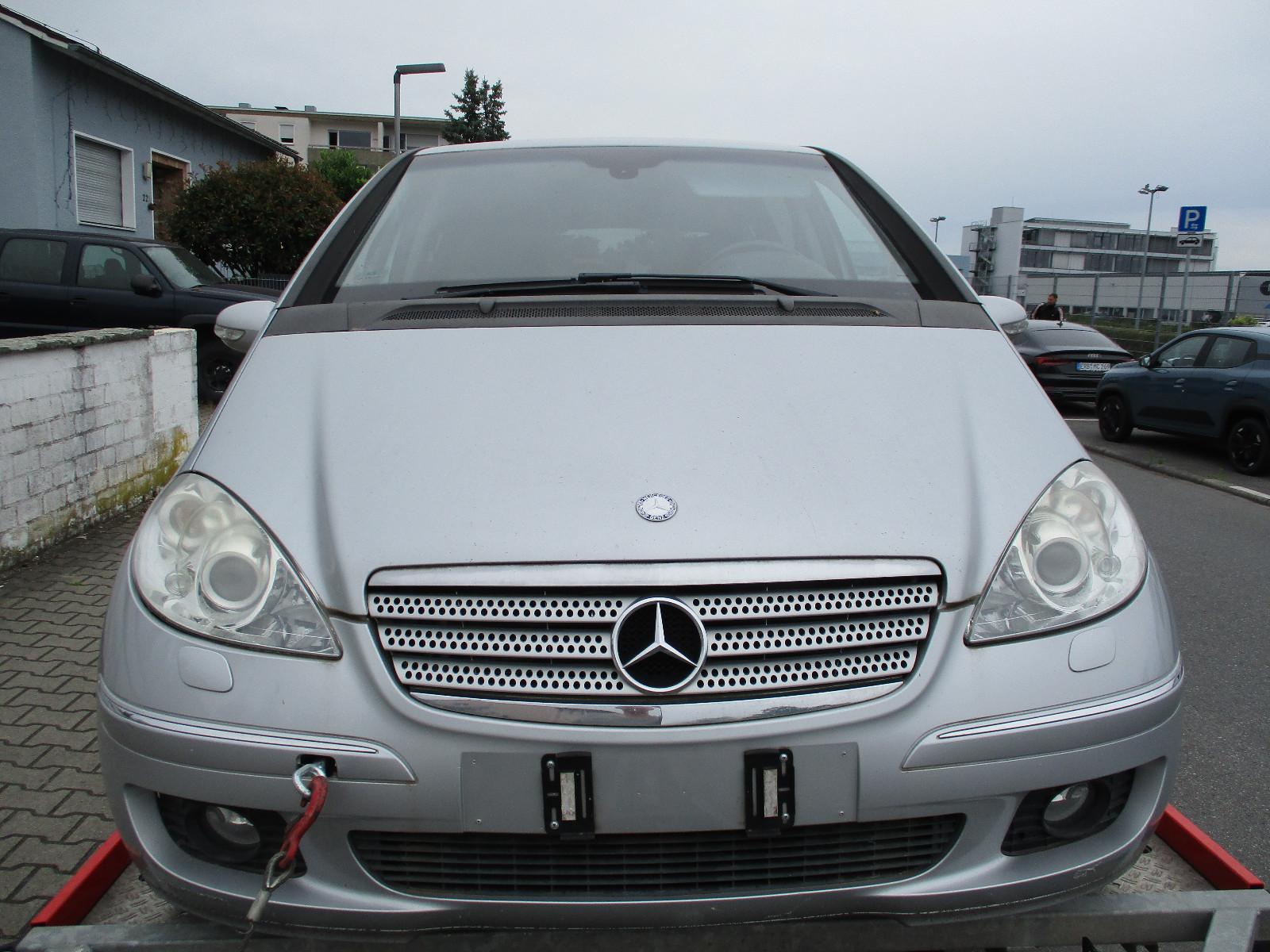Mercedes-Benz A 200 Turbo 5-türig*Pano*Bose*Navi*17" Räder