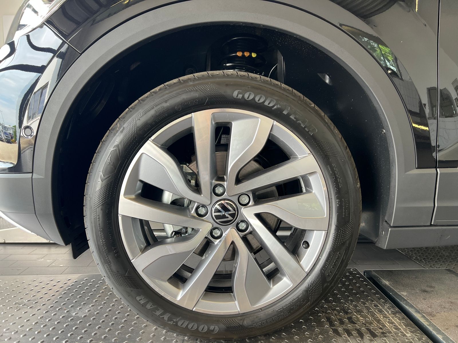 Fahrzeugabbildung Volkswagen T-Roc Cabriolet  ENERGY 1.5 TSI DSG *AHK, Navi,