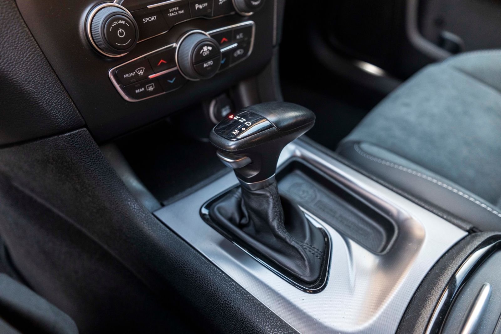 Fahrzeugabbildung Dodge Charger 5,7L DAYTONA WIDEBODY ALPINE CARPLAY KAM