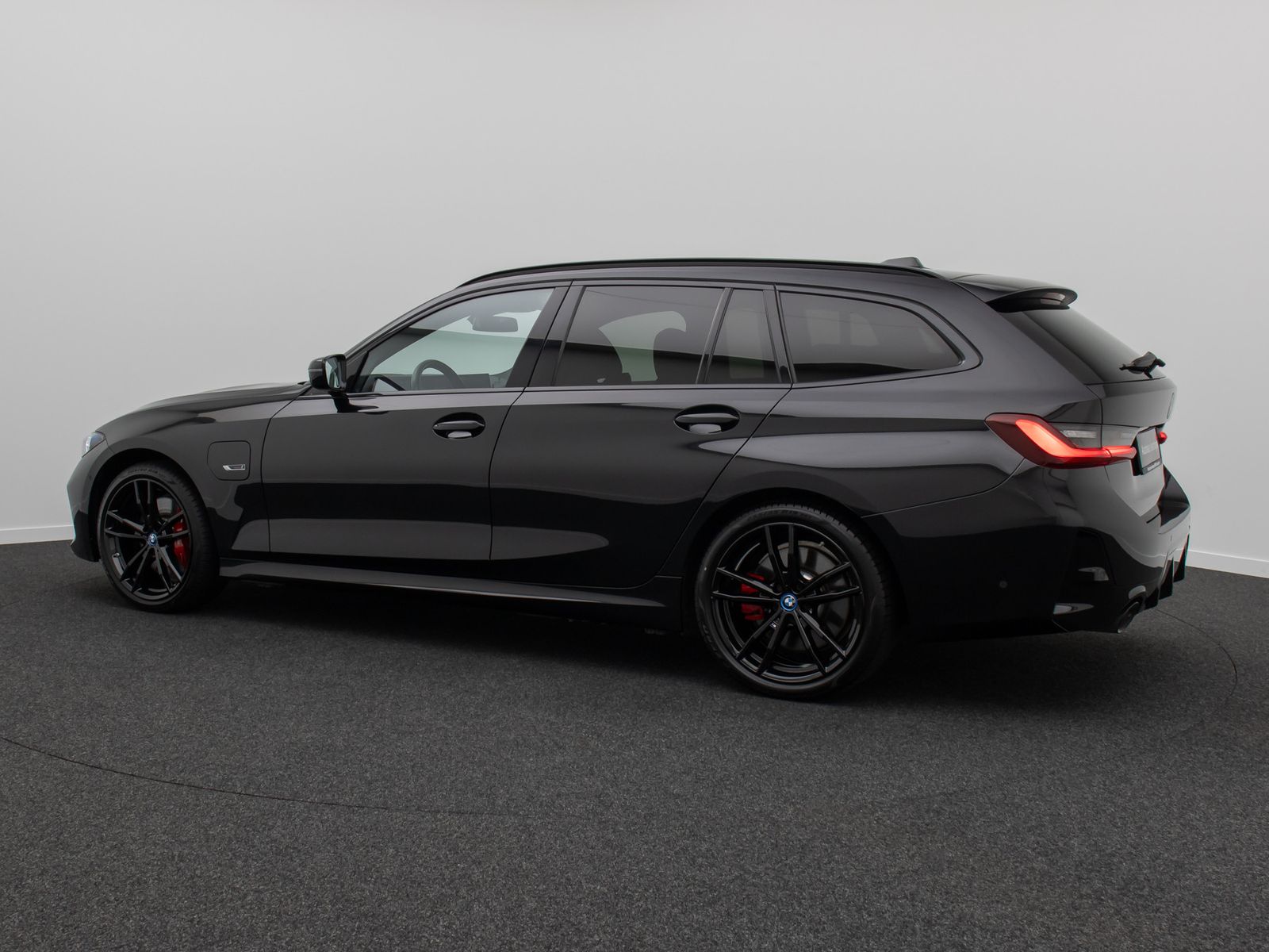 Fahrzeugabbildung BMW 330e M Sport Pro Kamera HUD DAB H/K Komfort 19"