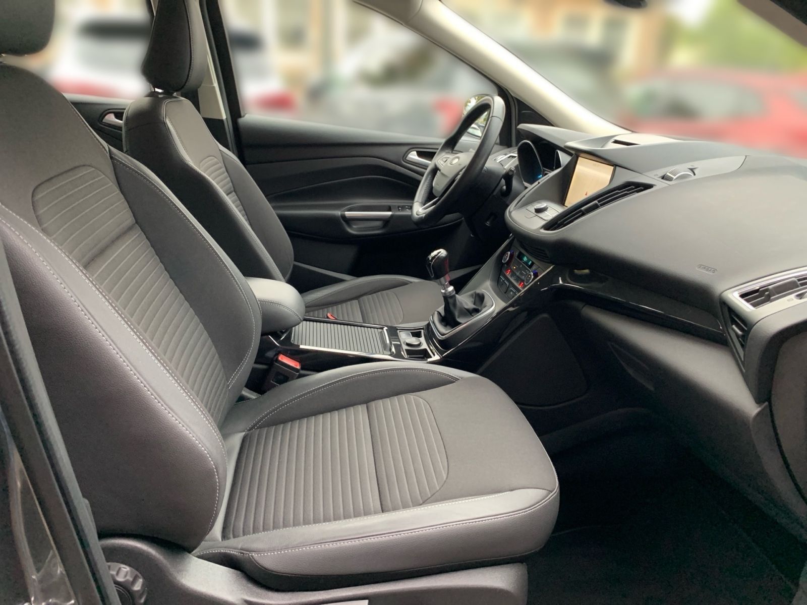 Fahrzeugabbildung Ford Kuga 1.5 EcoBoost Titanium 4x2 Start/Stopp 1Hd