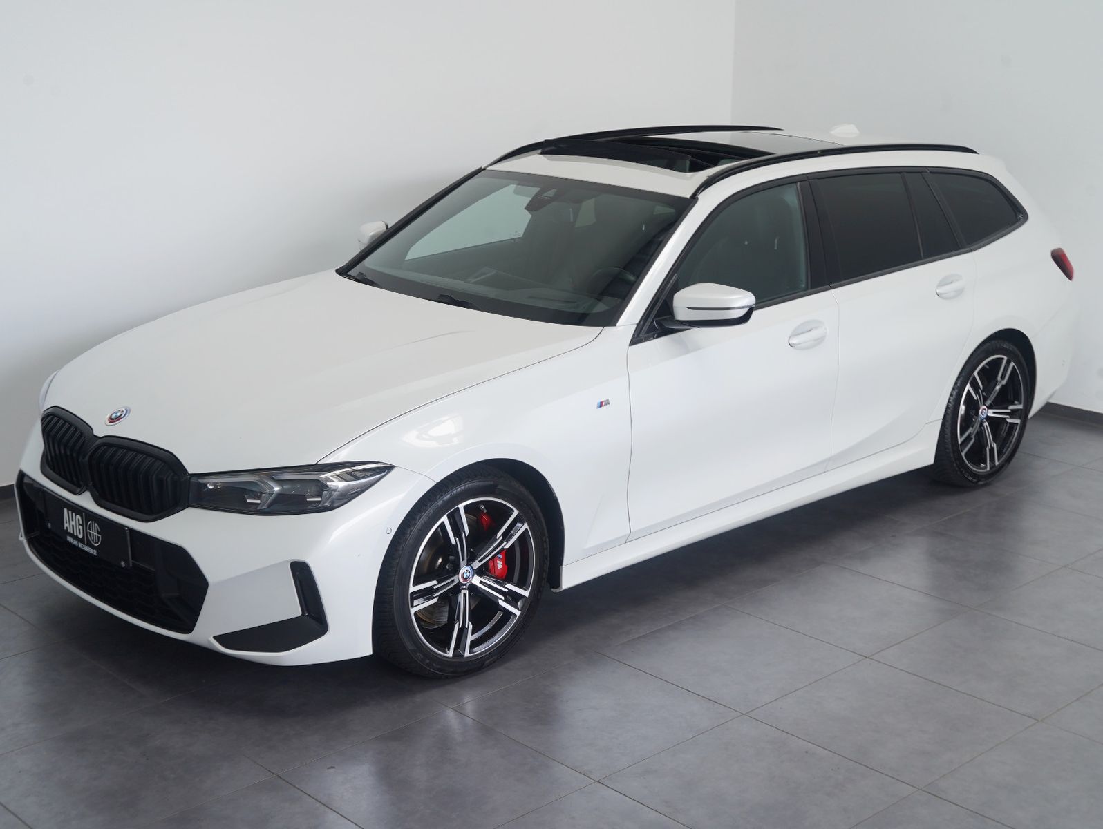 Fahrzeugabbildung BMW 320 i Touring M Sport SHADOW/WIDE/HEADUP/PANO