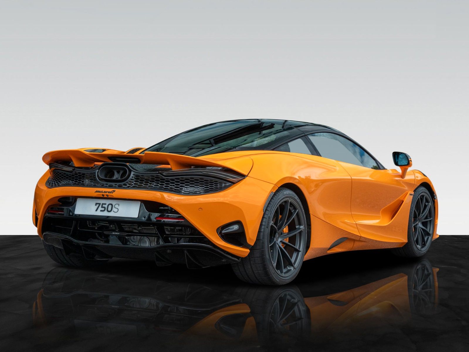 McLaren 750S Coupé MY27 | Carbon Exterior | B&W imagem 2