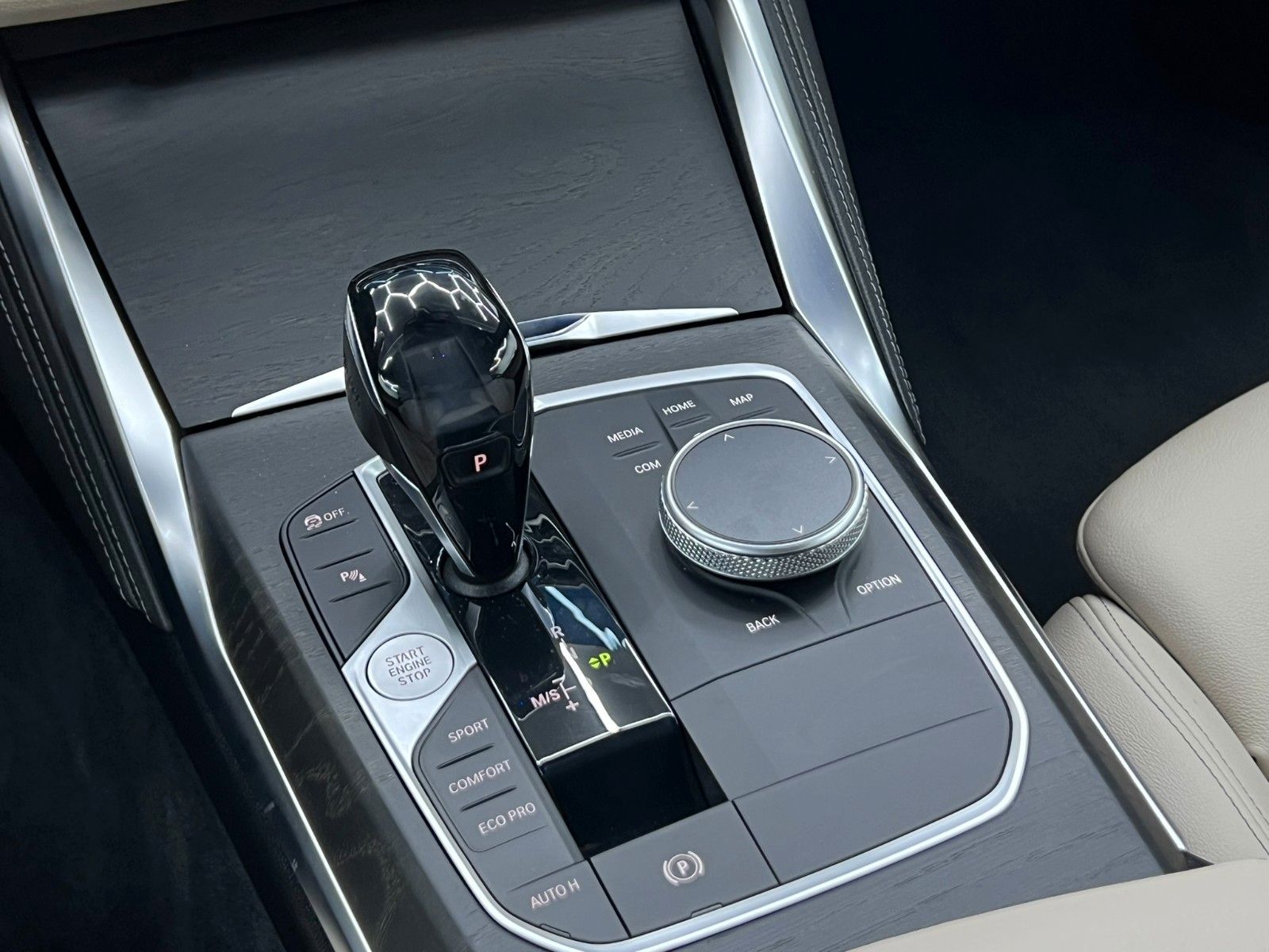 Fahrzeugabbildung BMW M440 i xDrive/LED/DAB/KAM/MEMORY/BICOLOR 19 ZOLL