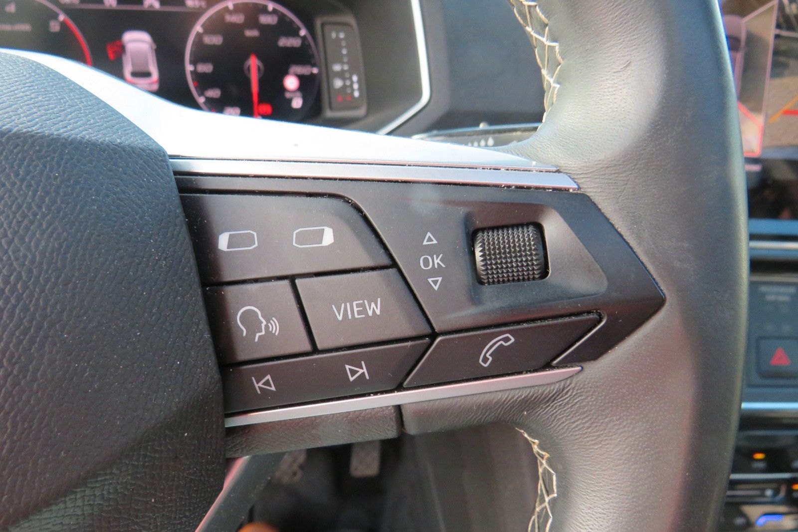 Fahrzeugabbildung SEAT Tarraco Xcellence PANO 7S ACC NAVI LEDER  LED