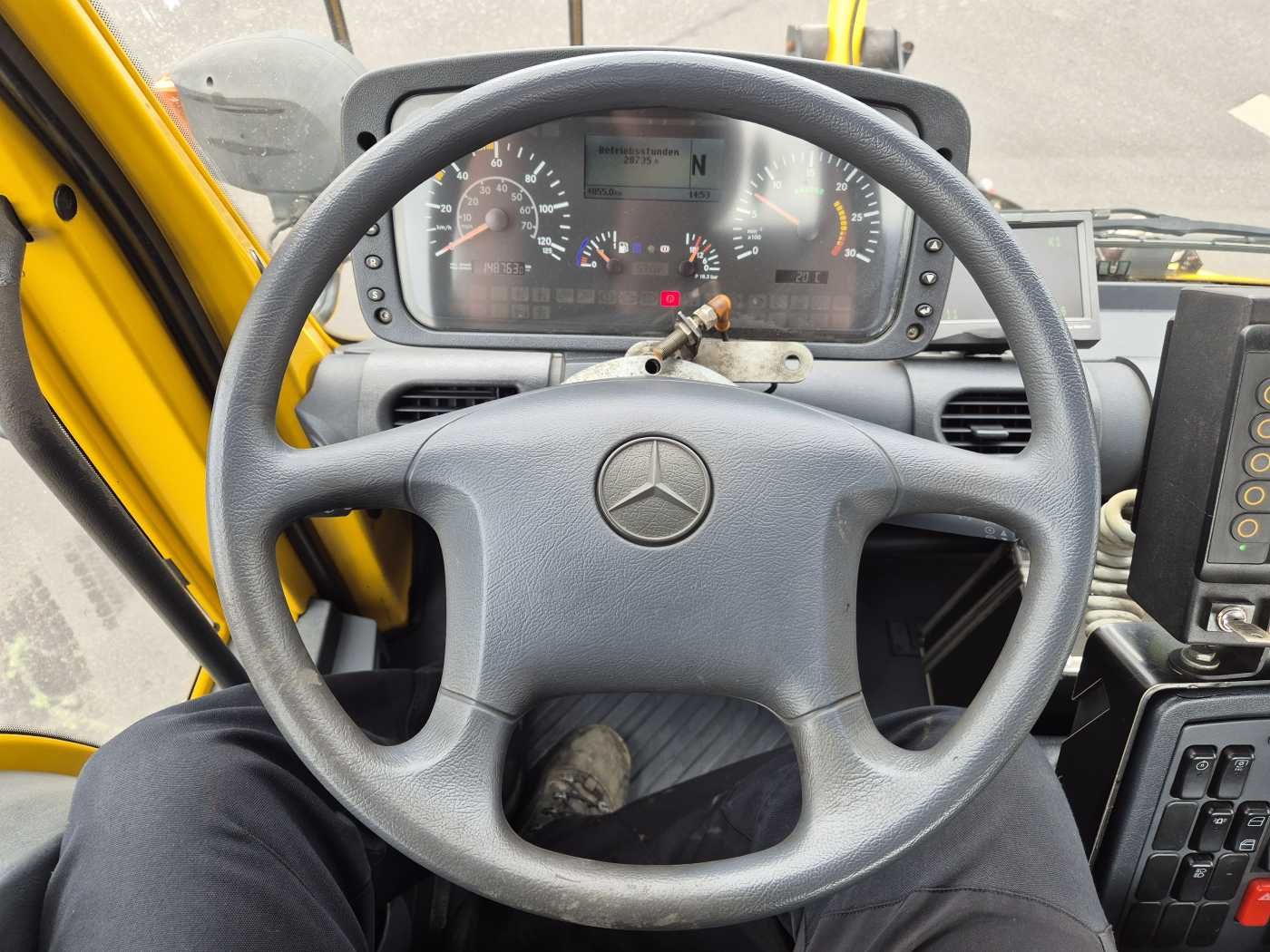 Fahrzeugabbildung Mercedes-Benz Unimog U400 4x4 Zweiwege ZAGRO 800t/52 Achsen