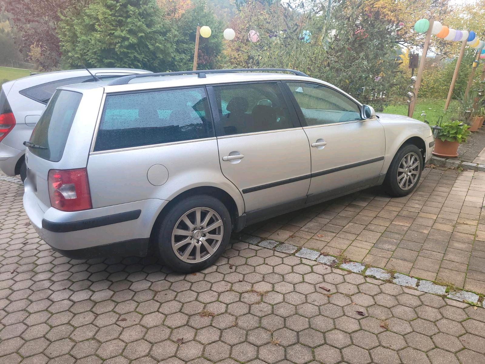 Volkswagen Passat 2005 — rear view