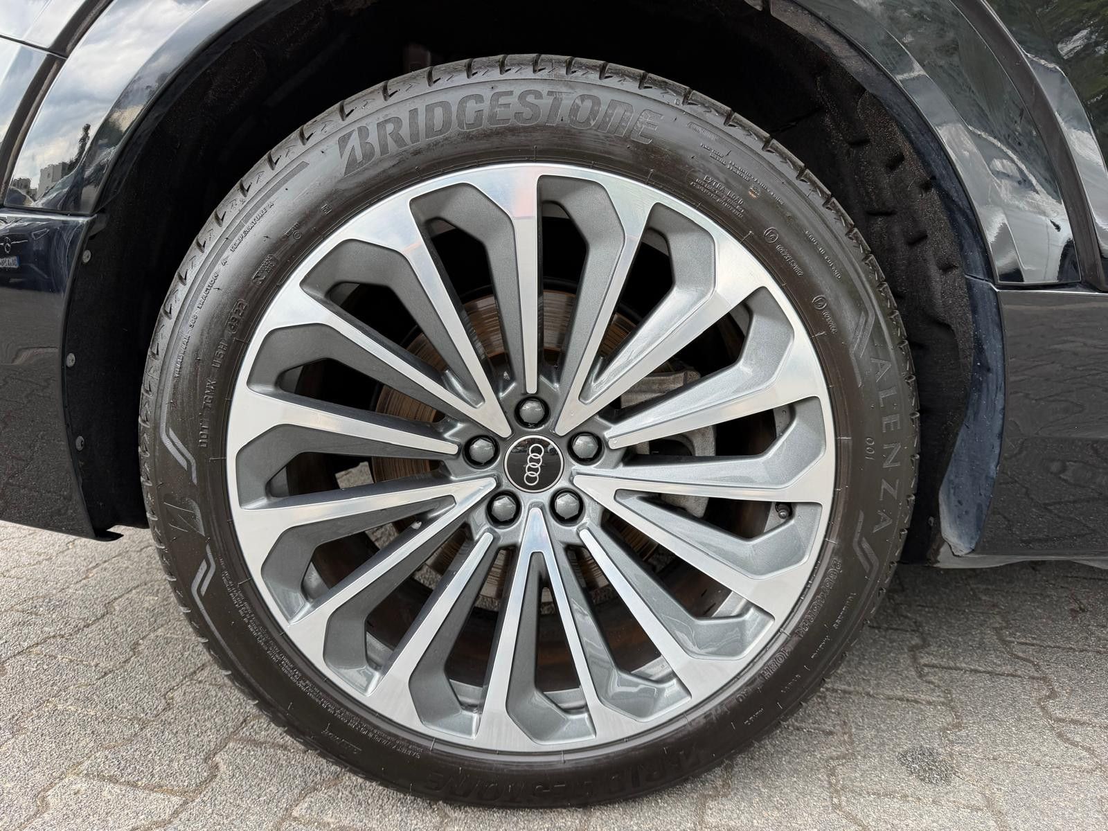 Fahrzeugabbildung Audi e-tron 55 QUATT S LINE LUFT+LED+SHZ+KAM+B&O+21"