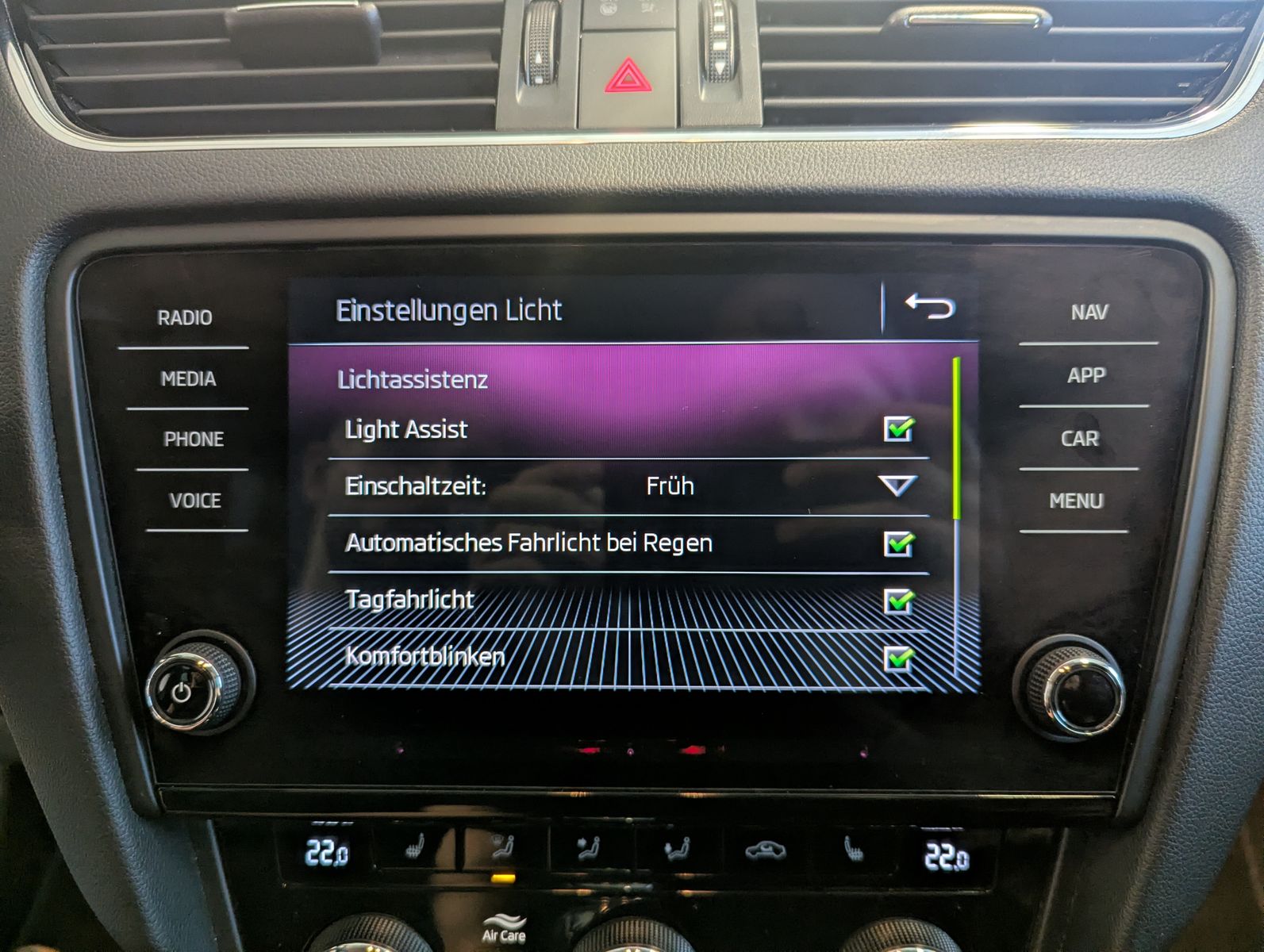 SKODA Octavia Soleil 2.0 TDI DSG Buisness Kamera LED - Image 25