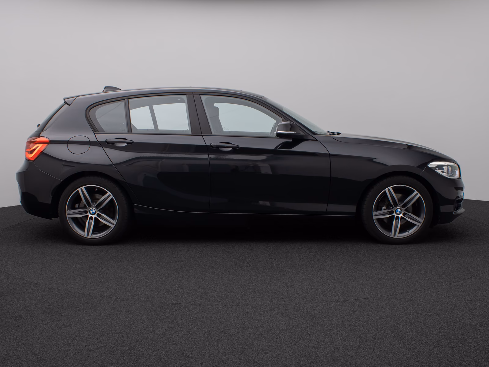 BMW 120d xD Sport Line Glasdach H/K PDC LED Komfort