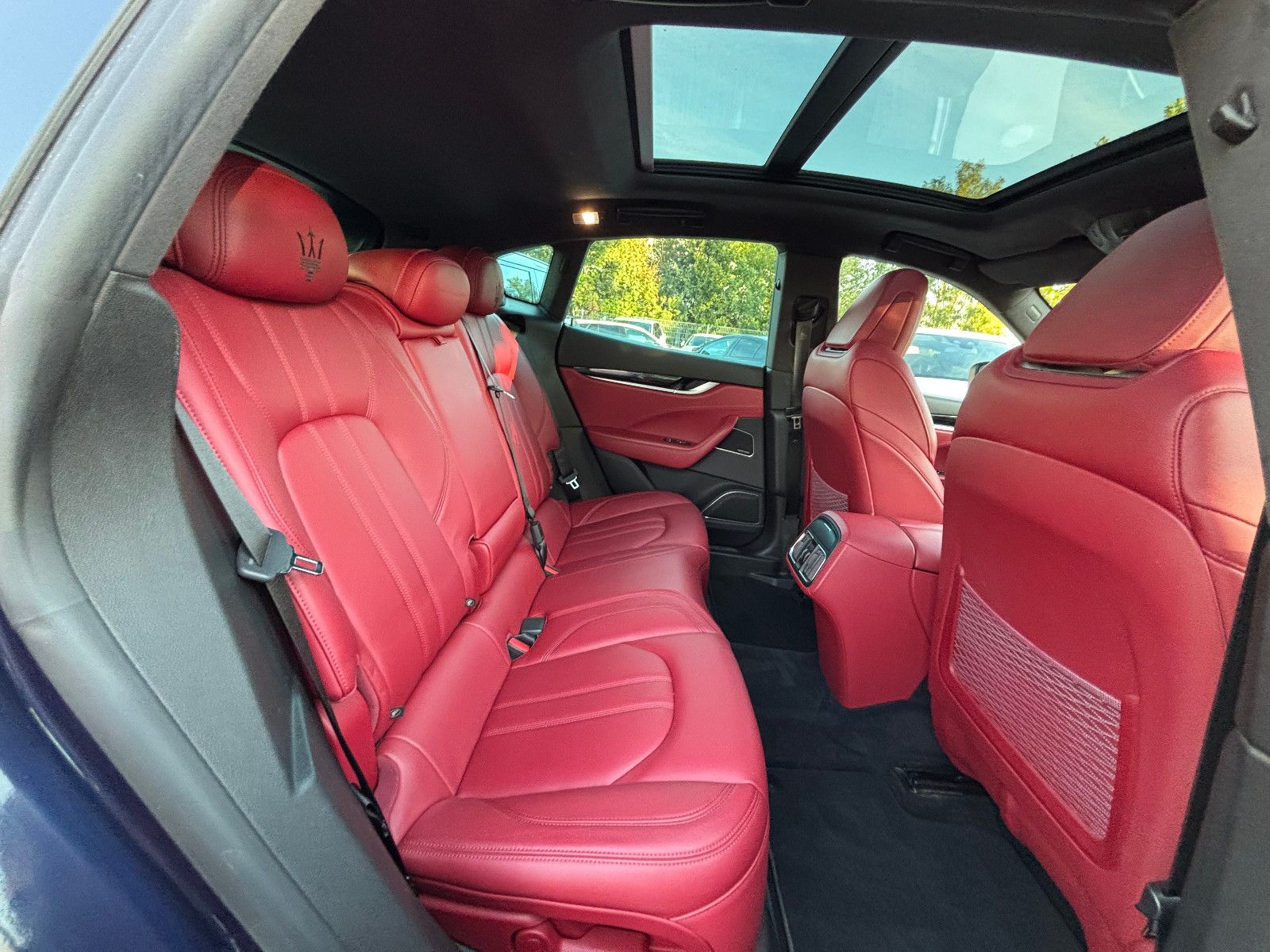 Fahrzeugabbildung Maserati Levante/EXCLUSIVE/RED/360'KAM/PANO/HARMAN-KARDON