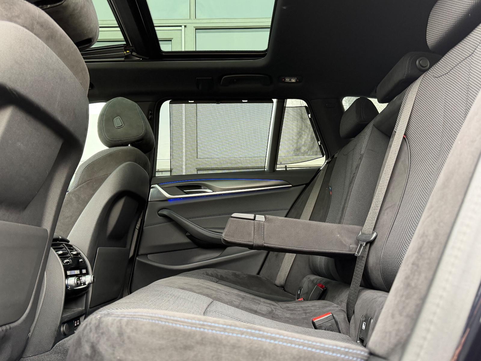 BMW 520dA xD*ACC*M SPORT*PANO*LASER*KAM*HEAD UP*KEY*