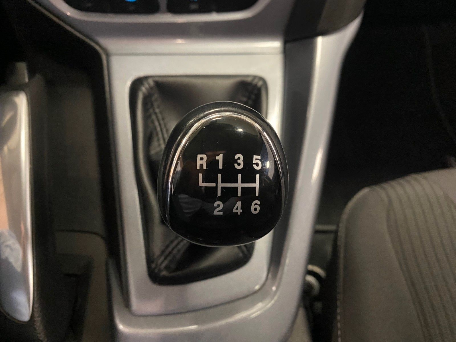 Fahrzeugabbildung Ford Focus 1.6 TDCi Titanium Turnier+NAVI+TELEFON+ALU