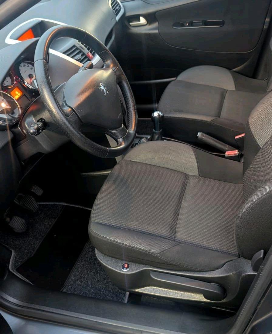 Peugeot 207 2011 — photo 9