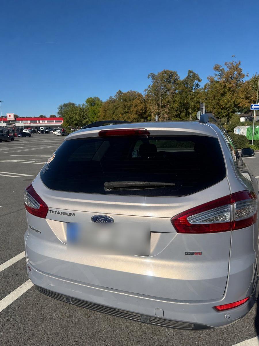 Ford Mondeo 2011 — салон