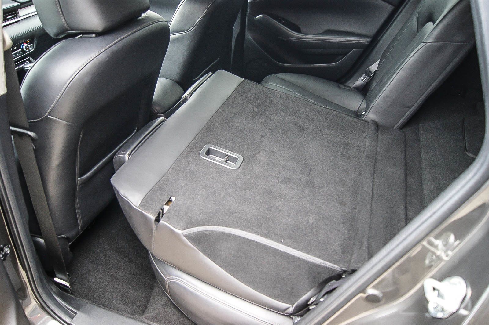 Fahrzeugabbildung Mazda 6 Kombi 22 SKYACTIV-D 184 Sports-Line LEDER BOSE