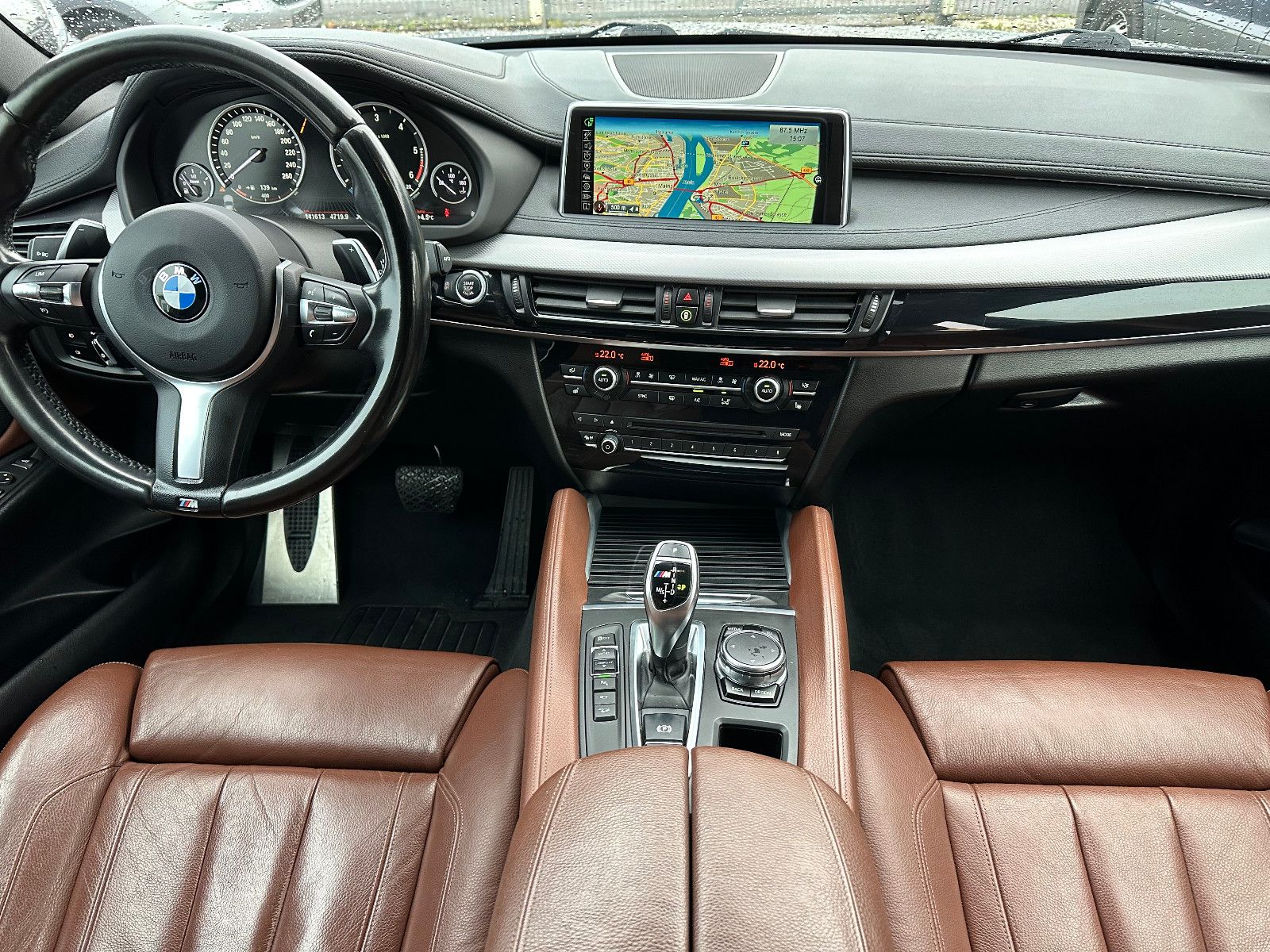 Fahrzeugabbildung BMW X6 M50 M SPORTPAKET*AHK+KAMERA*