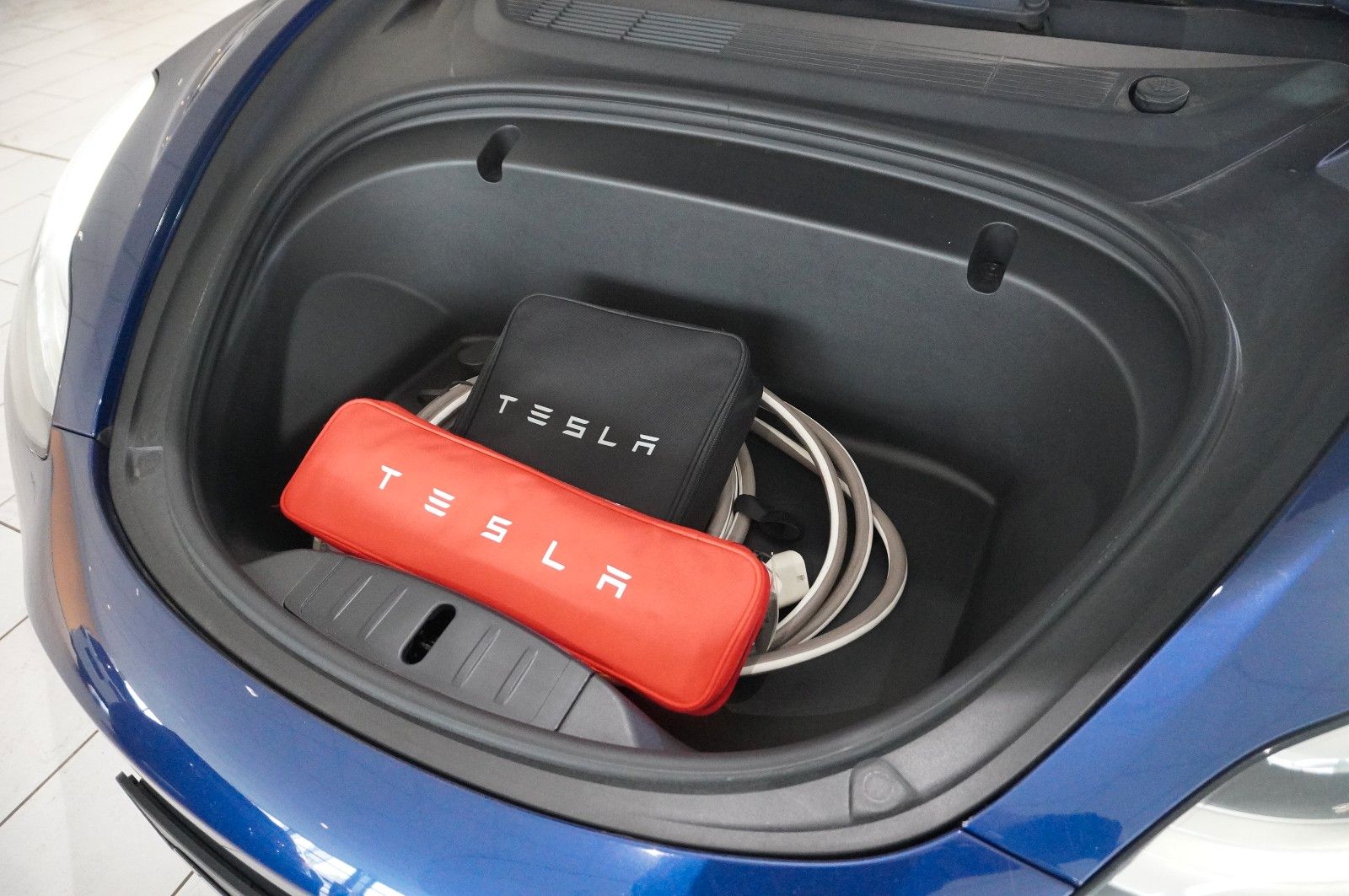 Fahrzeugabbildung Tesla Model 3 Standard Range Plus NAVI/KAMERA/SH/PANO