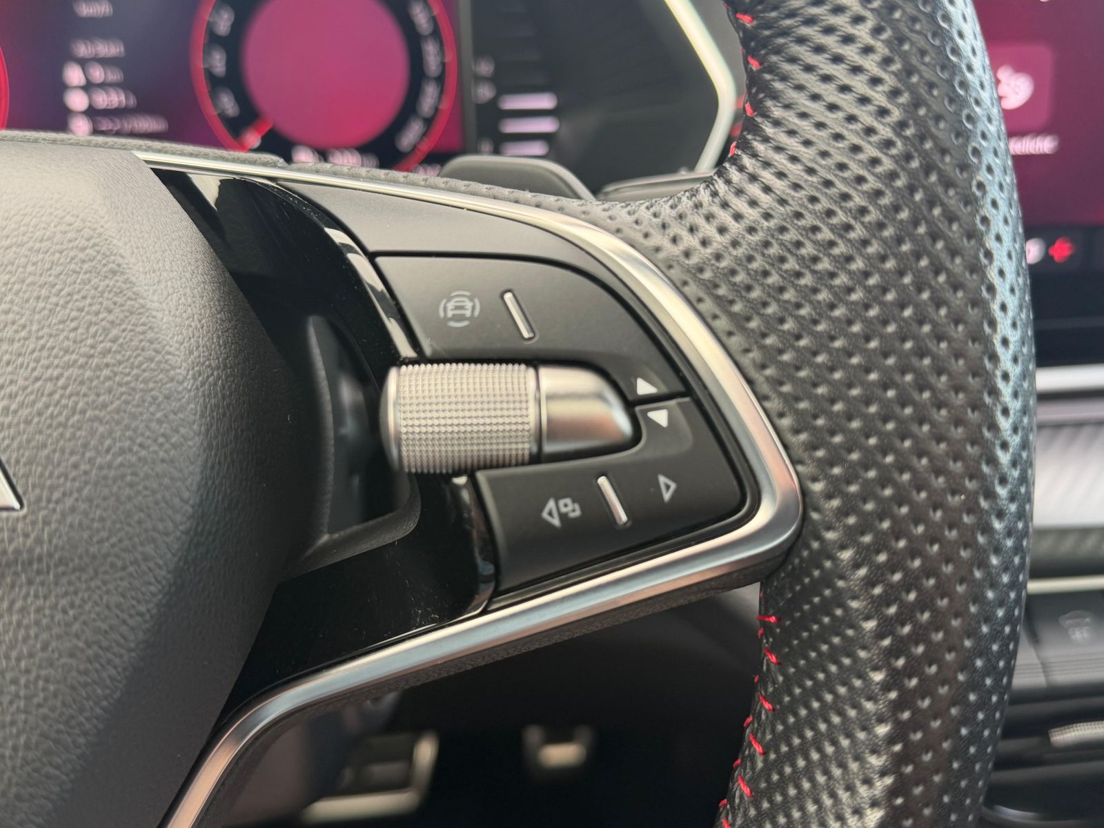 Fahrzeugabbildung SKODA Octavia 2.0 TSI 195 kW RS PANO*MATRIX*AHK*CANTON