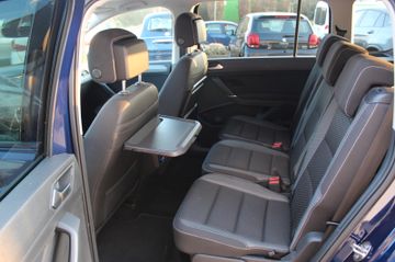 Fahrzeugabbildung Volkswagen Touran 2.0 TDI Active 7 Sitze ACC