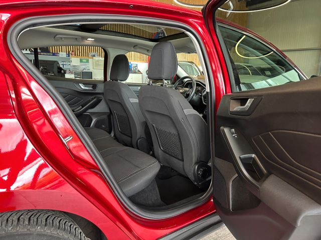 MYAUTOCENTER – Gebraucht- und Jahreswagen mit Werkstattservice in Pfaffenhofen Ford Focus Lim. *Pano*Kamera*AHK*LED*