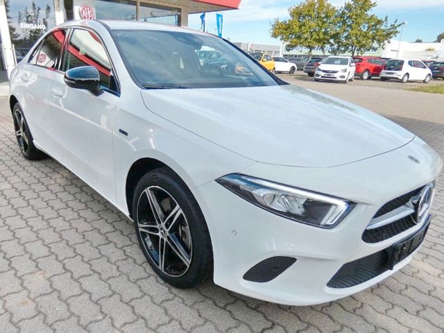 MERCEDES-BENZ A 250 e A -Klasse Lim. LED NAVI PDC ALU