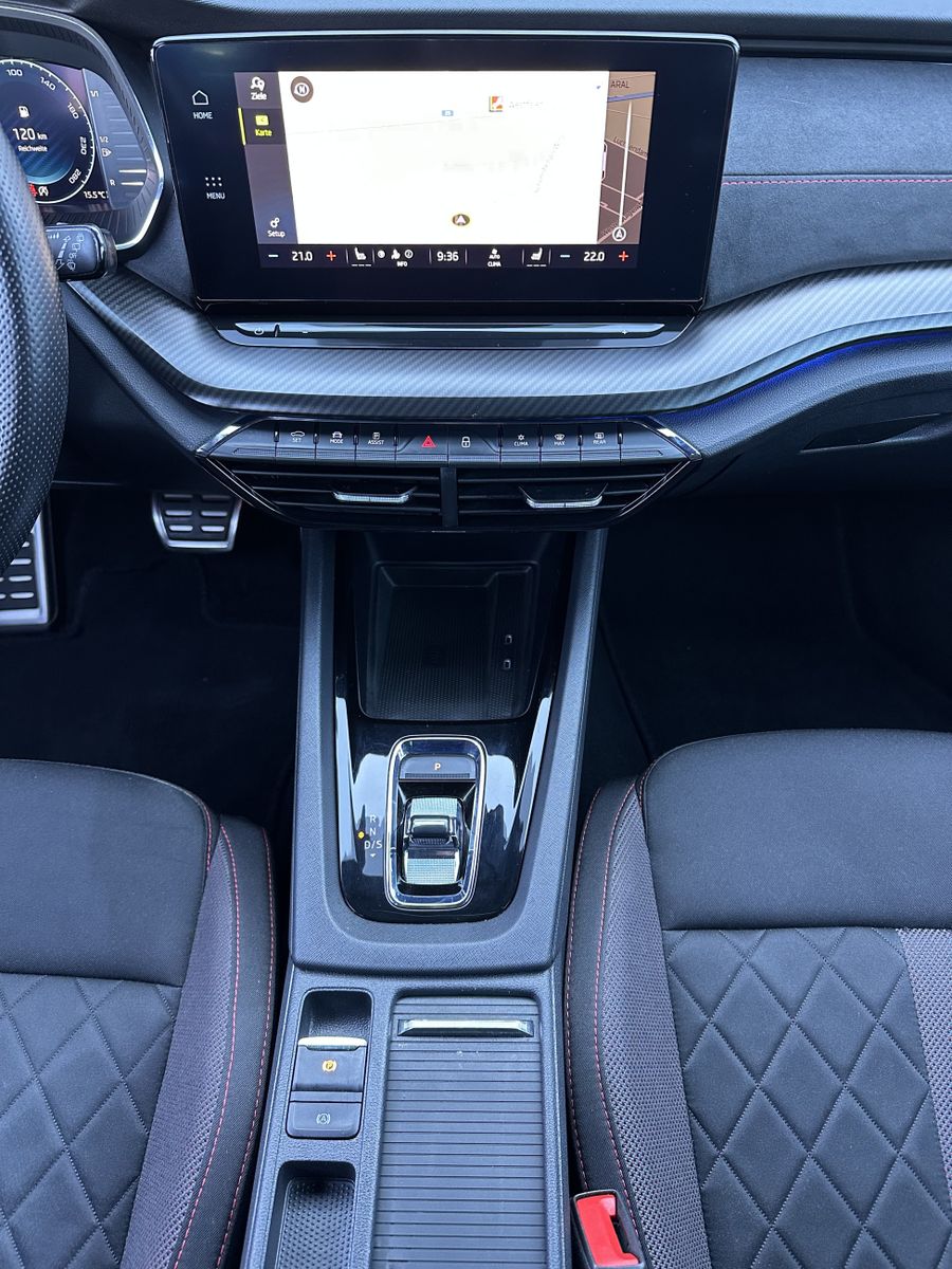 Fahrzeugabbildung SKODA Octavia Combi RS NAV+LED+AHK+V-COCKPIT+HEADUP+PP