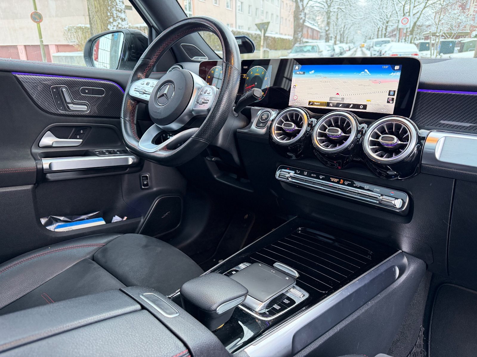 Fahrzeugabbildung Mercedes-Benz GLB 250 AMG 4Matic*PANO*MEMO*MULTIBEAM*360°KAM