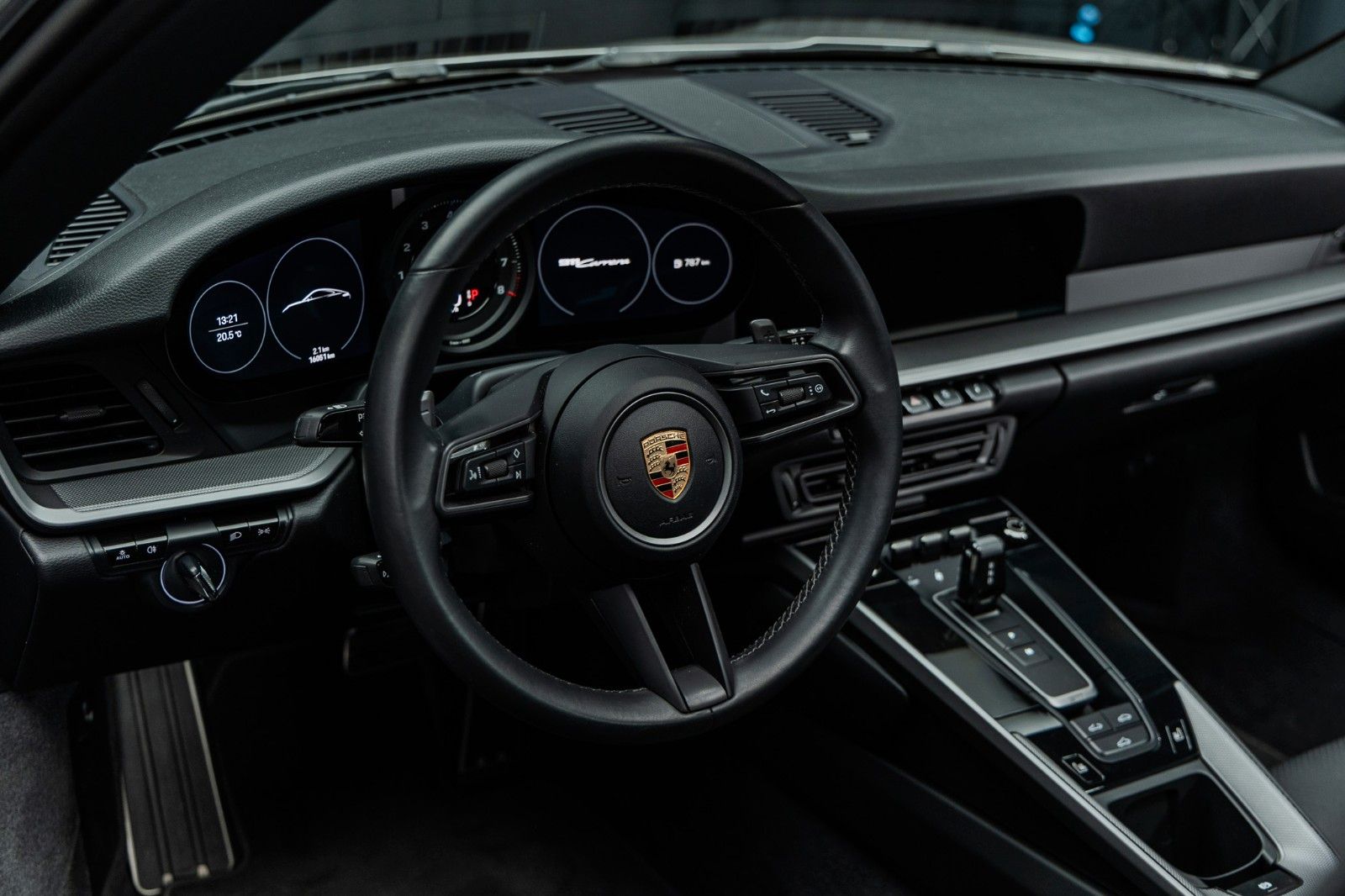 Fahrzeugabbildung Porsche 992 + 1. Hand + 16.050 km + Schiebedach + PDK
