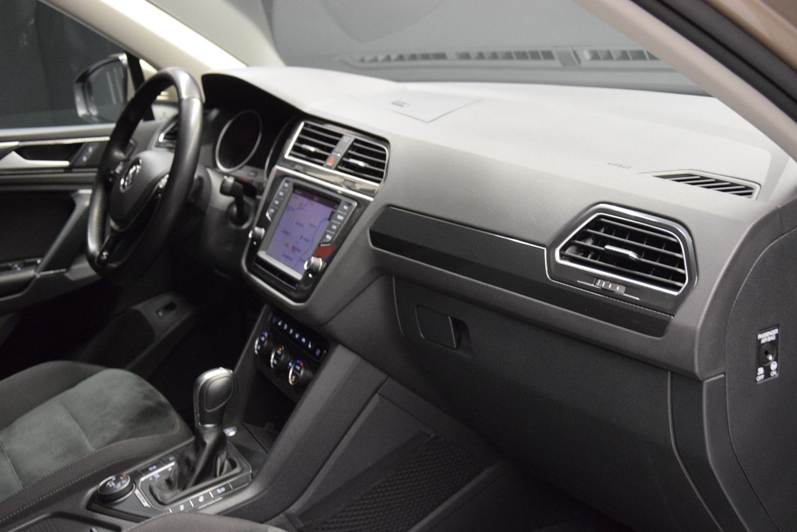 Fahrzeugabbildung Volkswagen Tiguan Highline 4Motion AHK el.Heckklappe ACC