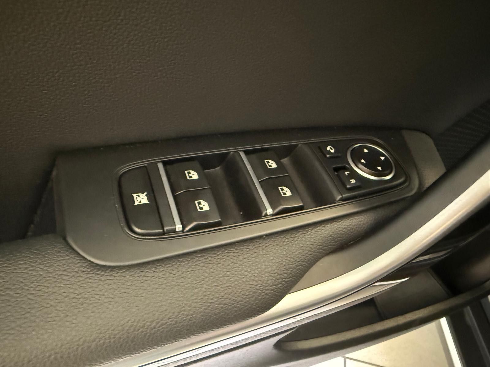 Fahrzeugabbildung Kia XCeed Black Xdition/WENIG KM/PANO/CARPLAY/SOUND