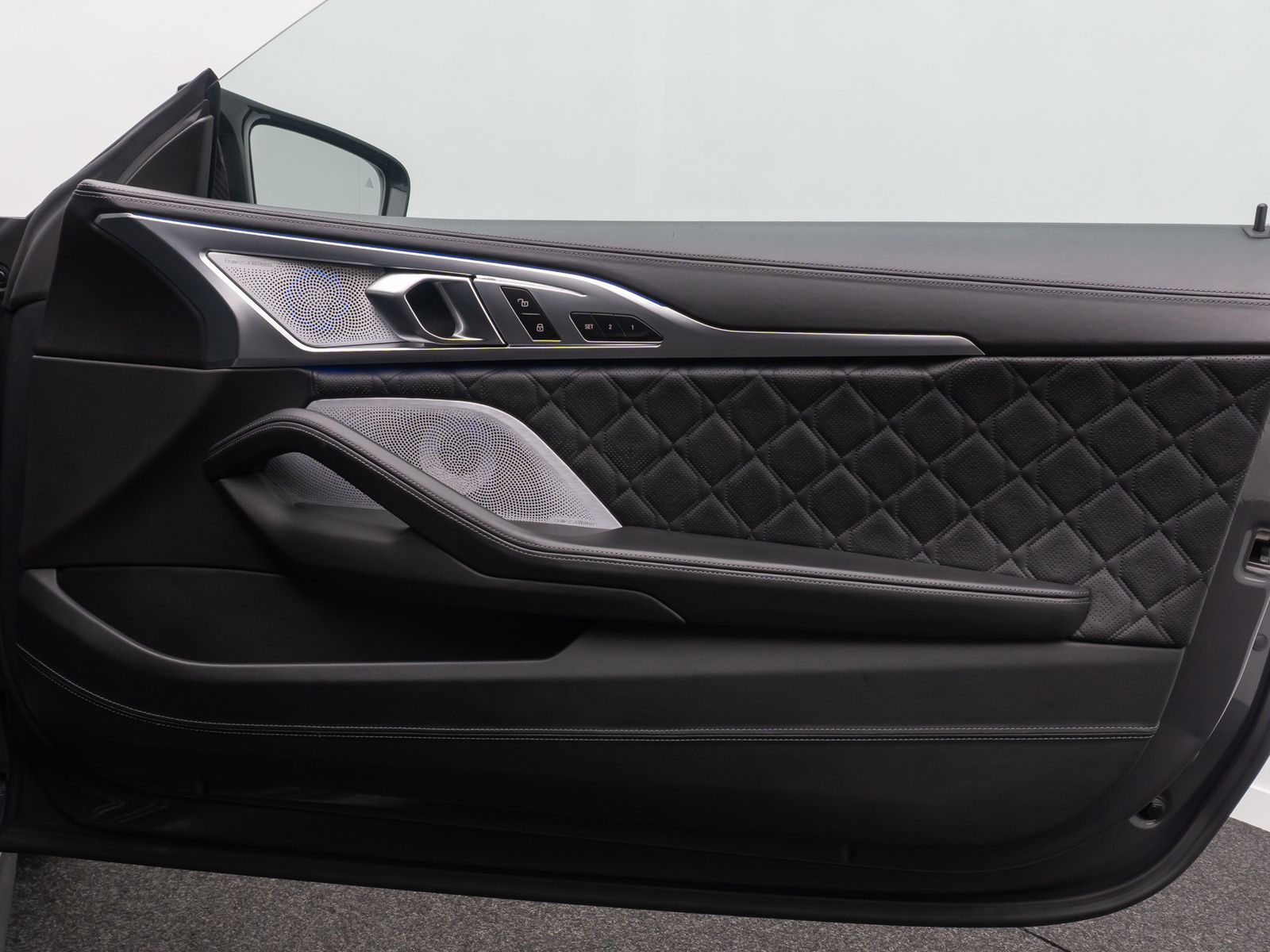 Fahrzeugabbildung BMW M8 Competition xD Cabrio B&W 360°Laser DAB Voll