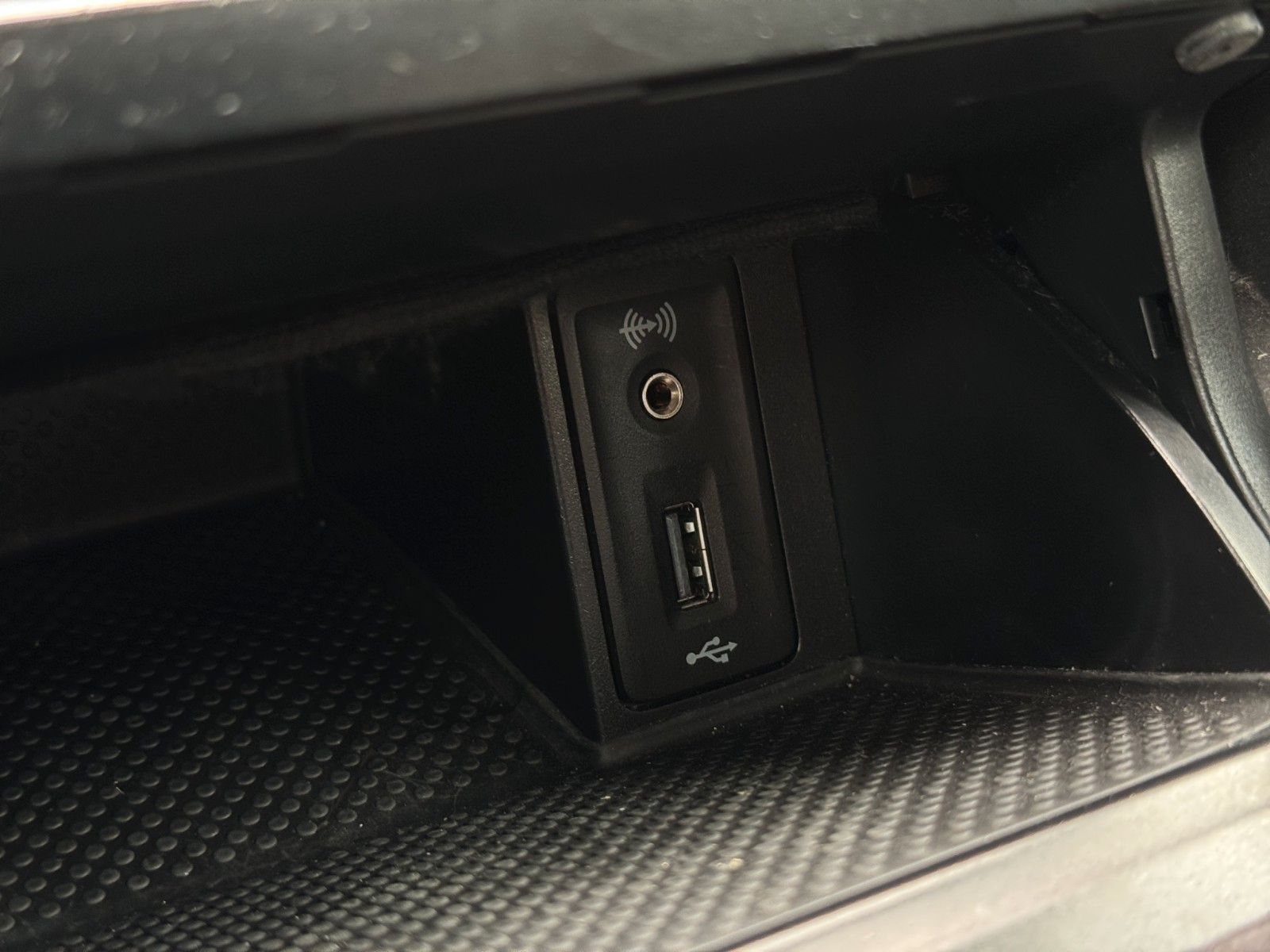 Fahrzeugabbildung Volkswagen Golf VII Lim. Sitzheizung / Bluetooth / Navi