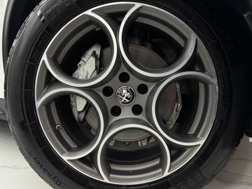 Alfa-Romeo Stelvio - 6