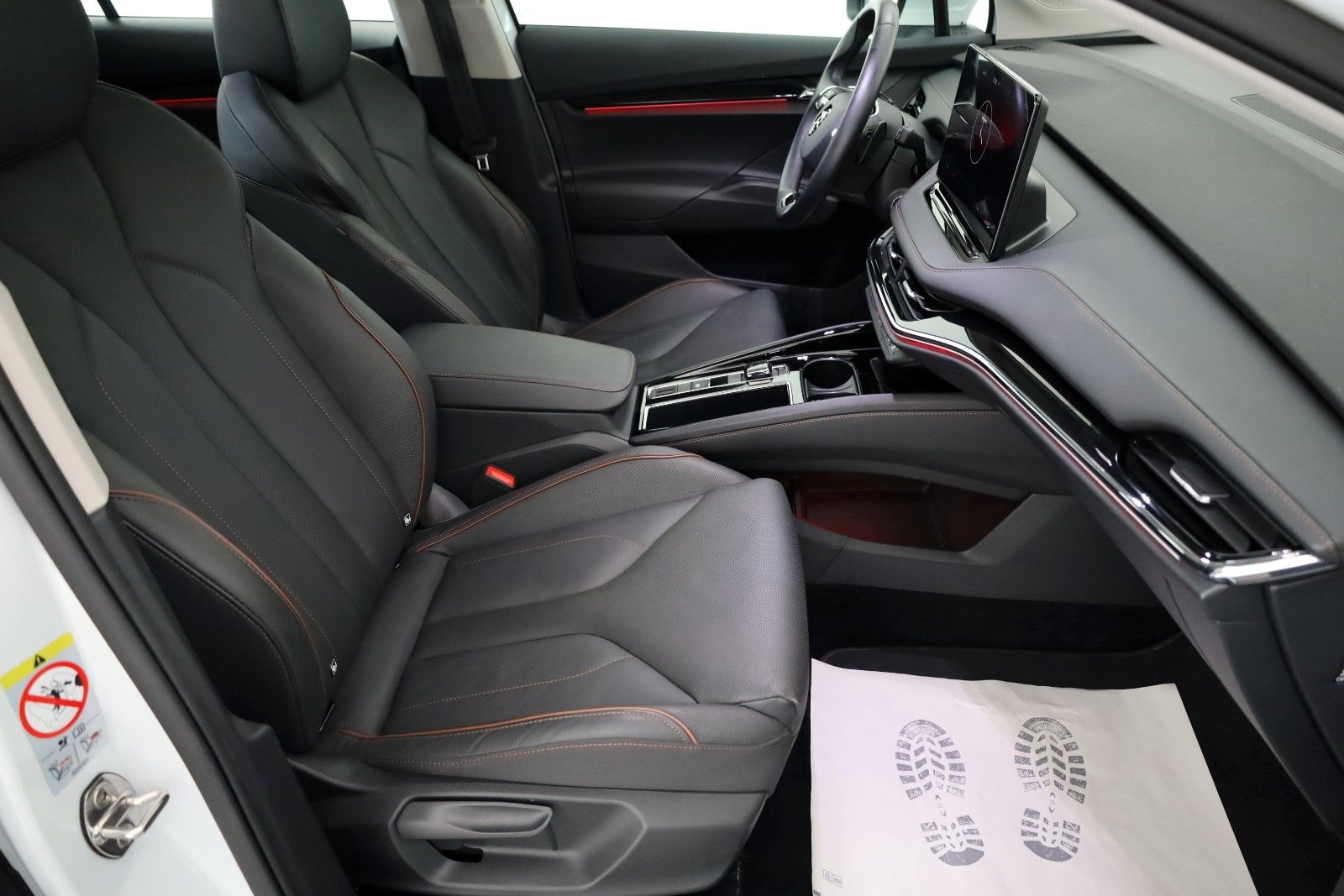 Fahrzeugabbildung SKODA Enyaq 80 x Suite,Leder,Kamera,Wärmepumpe,ACC
