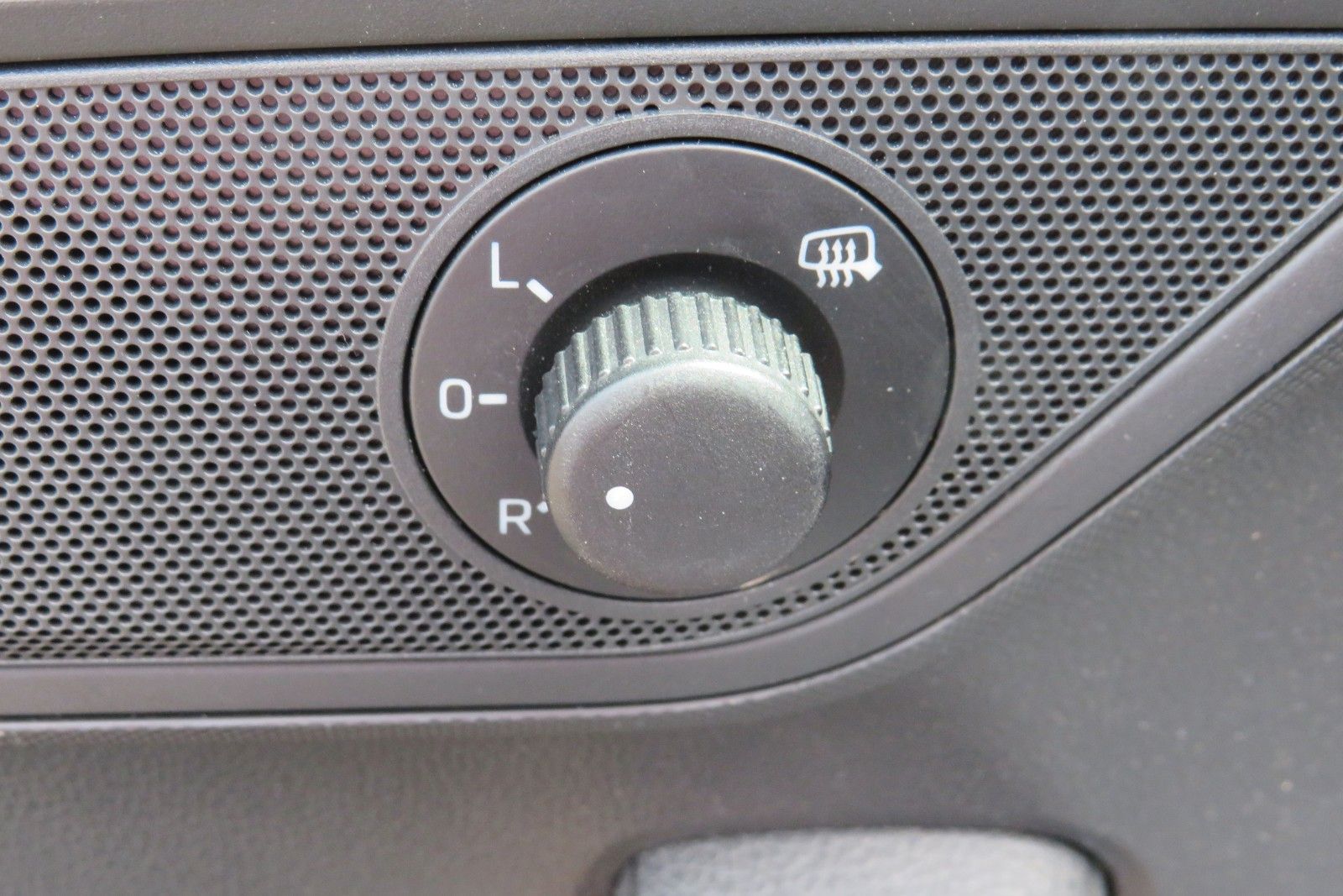 Fahrzeugabbildung SKODA Fabia Combi Ambition NAVI PDC GJ SITZH APP 1.HD