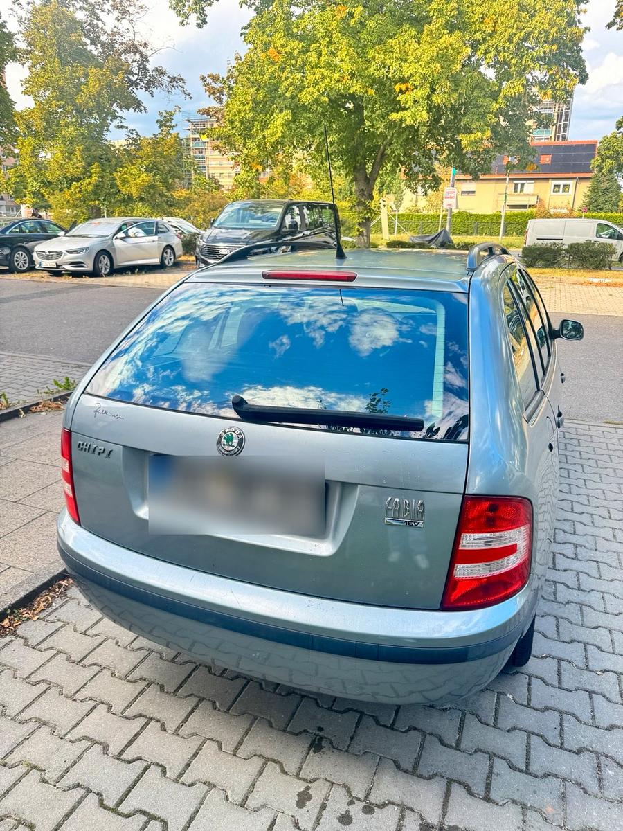 Skoda Fabia 2006 — engine 75 HP (55kW)