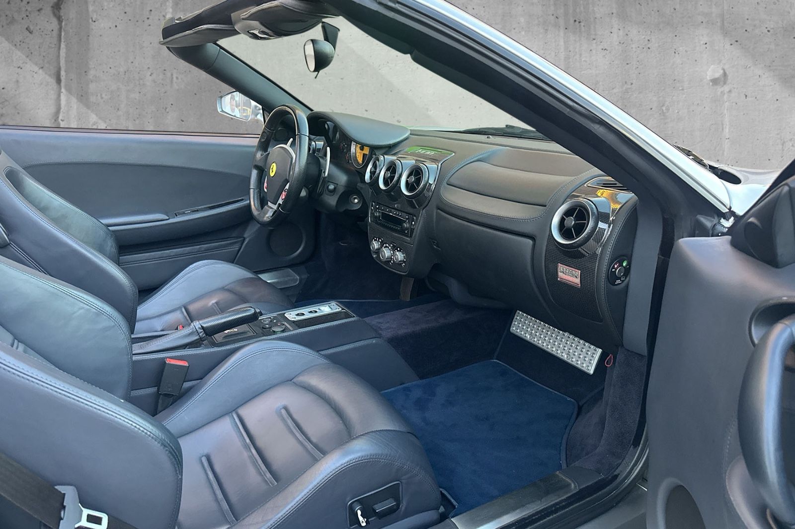 Fahrzeugabbildung Ferrari F430 Spider*PDC*Embleme*HiFi