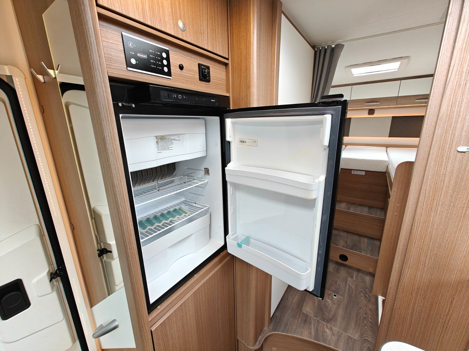 Fahrzeugabbildung Carado T-447 - Solar, SAT, TV, Markise, Einzelbetten -