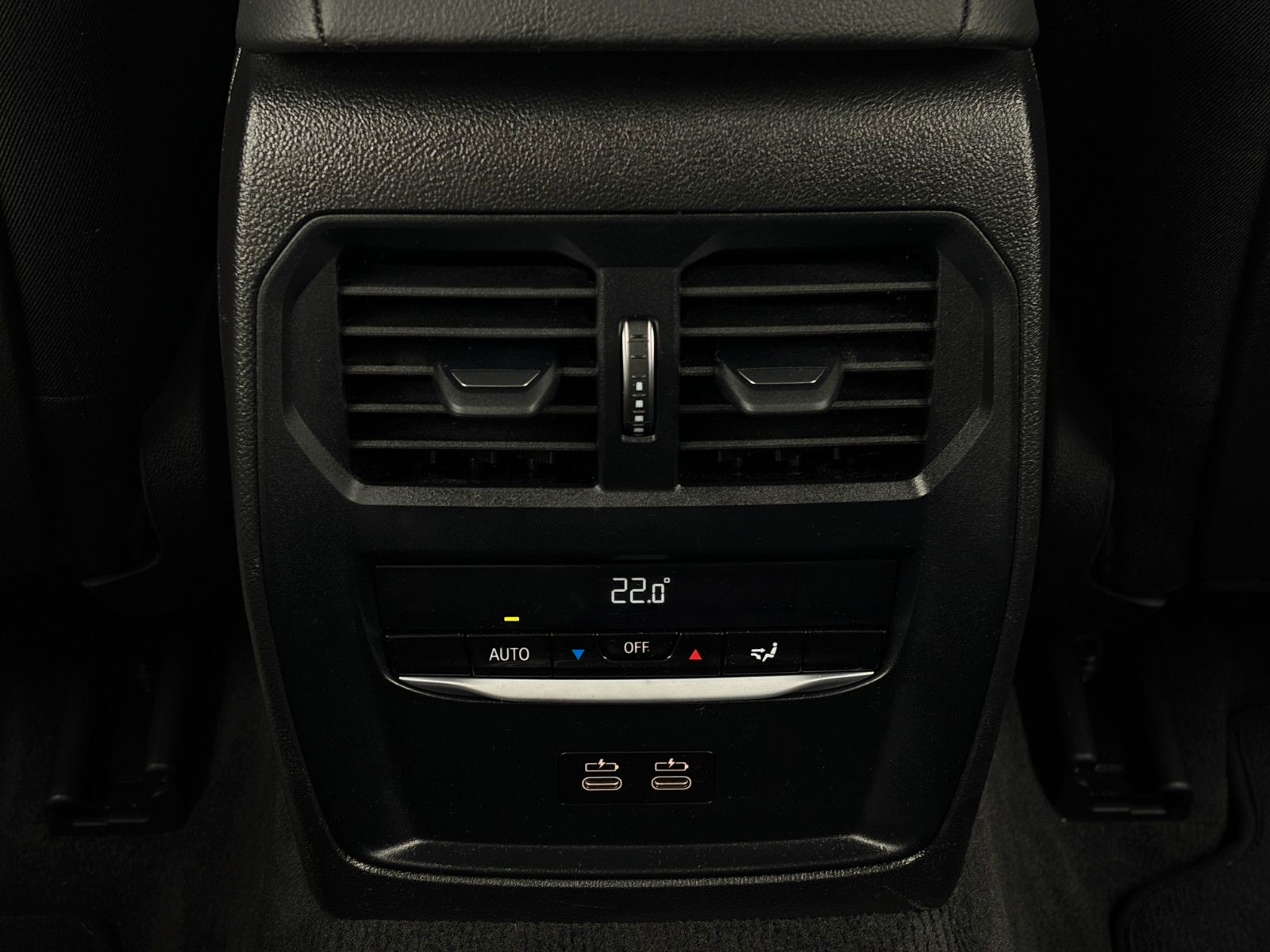 Fahrzeugabbildung BMW 330e Touring ACC HuD HiFi CAM 3Z-Klima CarPlay