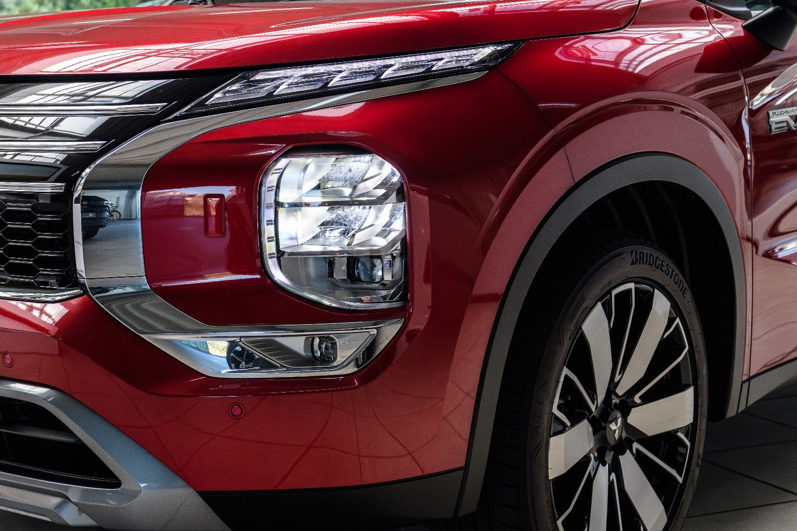 Fahrzeugabbildung Mitsubishi Outlander Intro Edition +4WD+ LED+AHK+Kam+20"