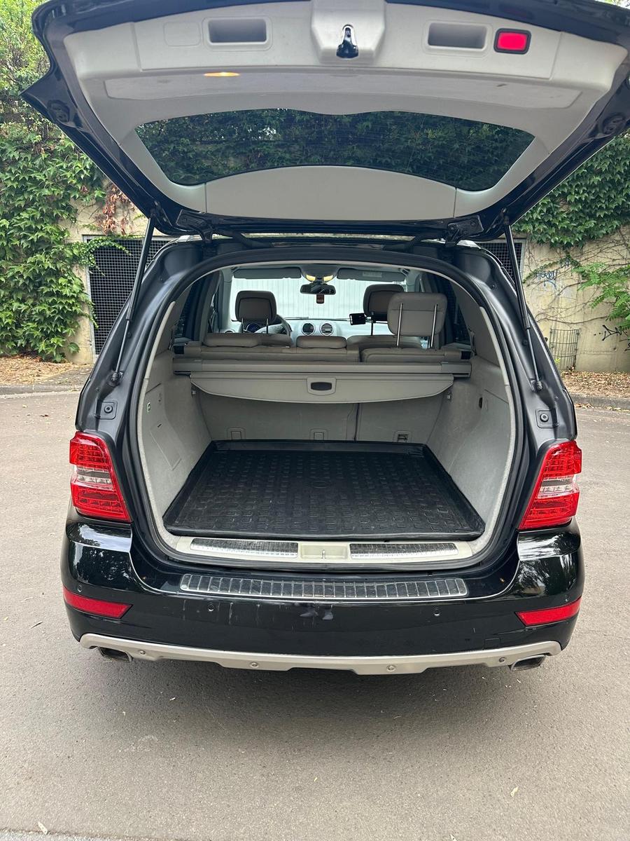 Mercedes-Benz ML 300 CDI 4MATIC BlueEFF. Grand Edition Gra...