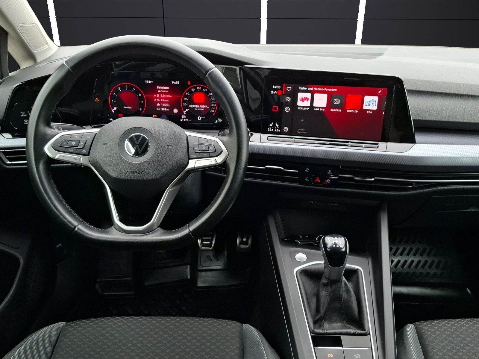 Fahrzeugabbildung Volkswagen Golf VIII TSI Active Standhzg. LEDplus Navi HUD