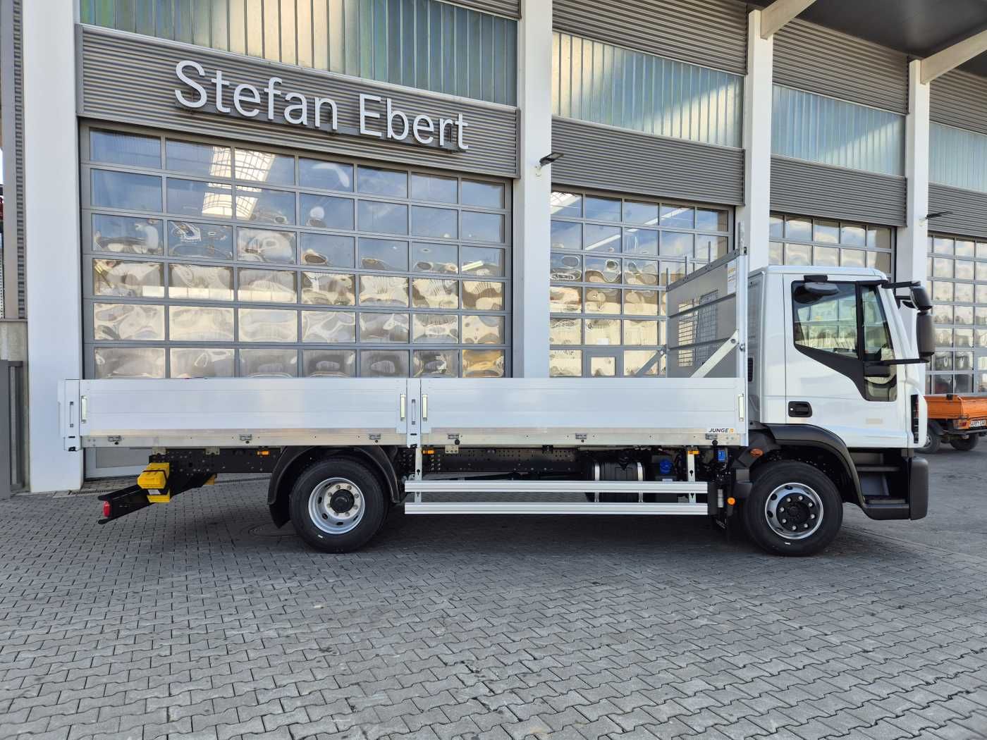 Fahrzeugabbildung Iveco Eurocargo ML140E25/P 4x2 ACC 4x vorhanden