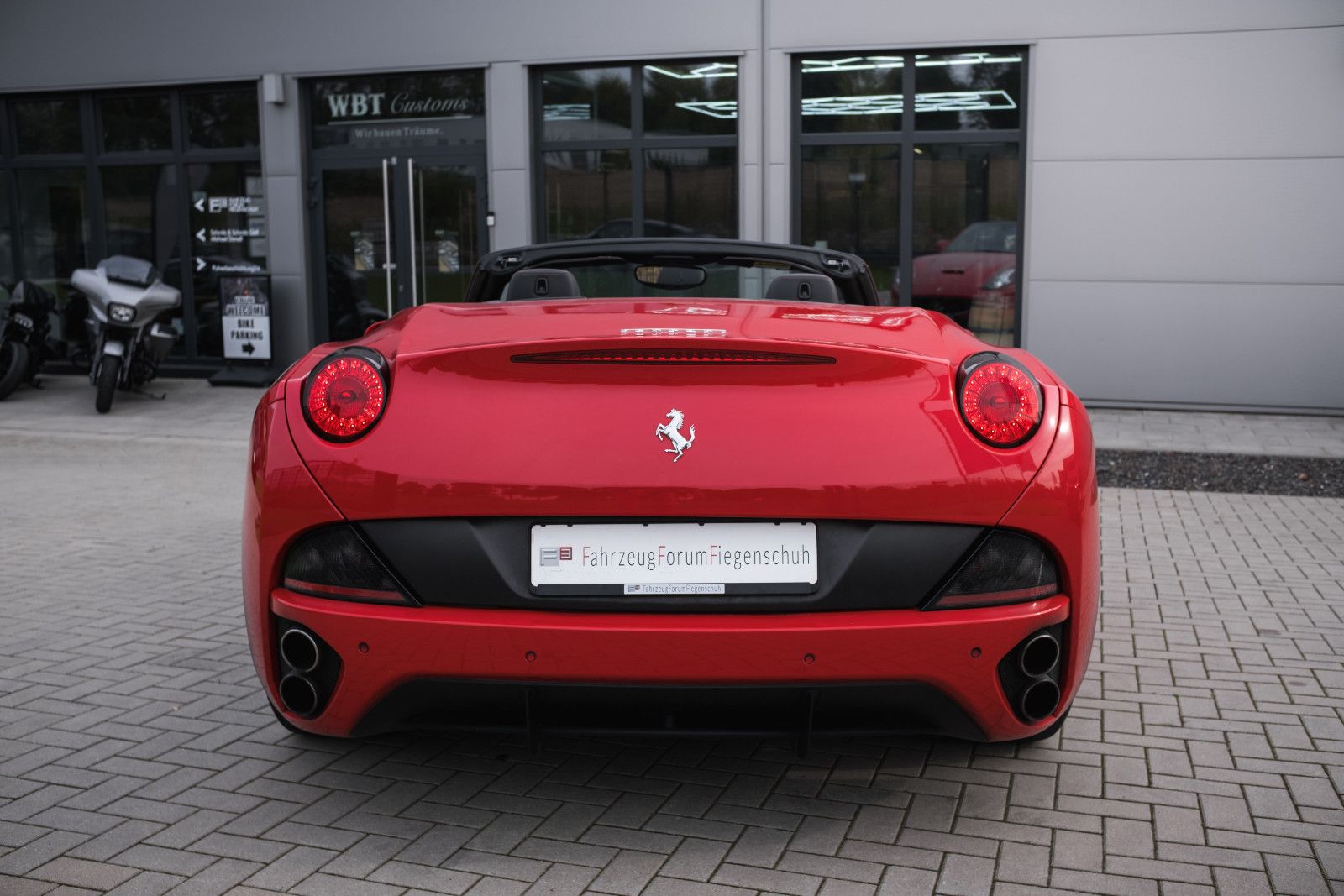Fahrzeugabbildung Ferrari California-Scheckheft gepflegt-2.Hand