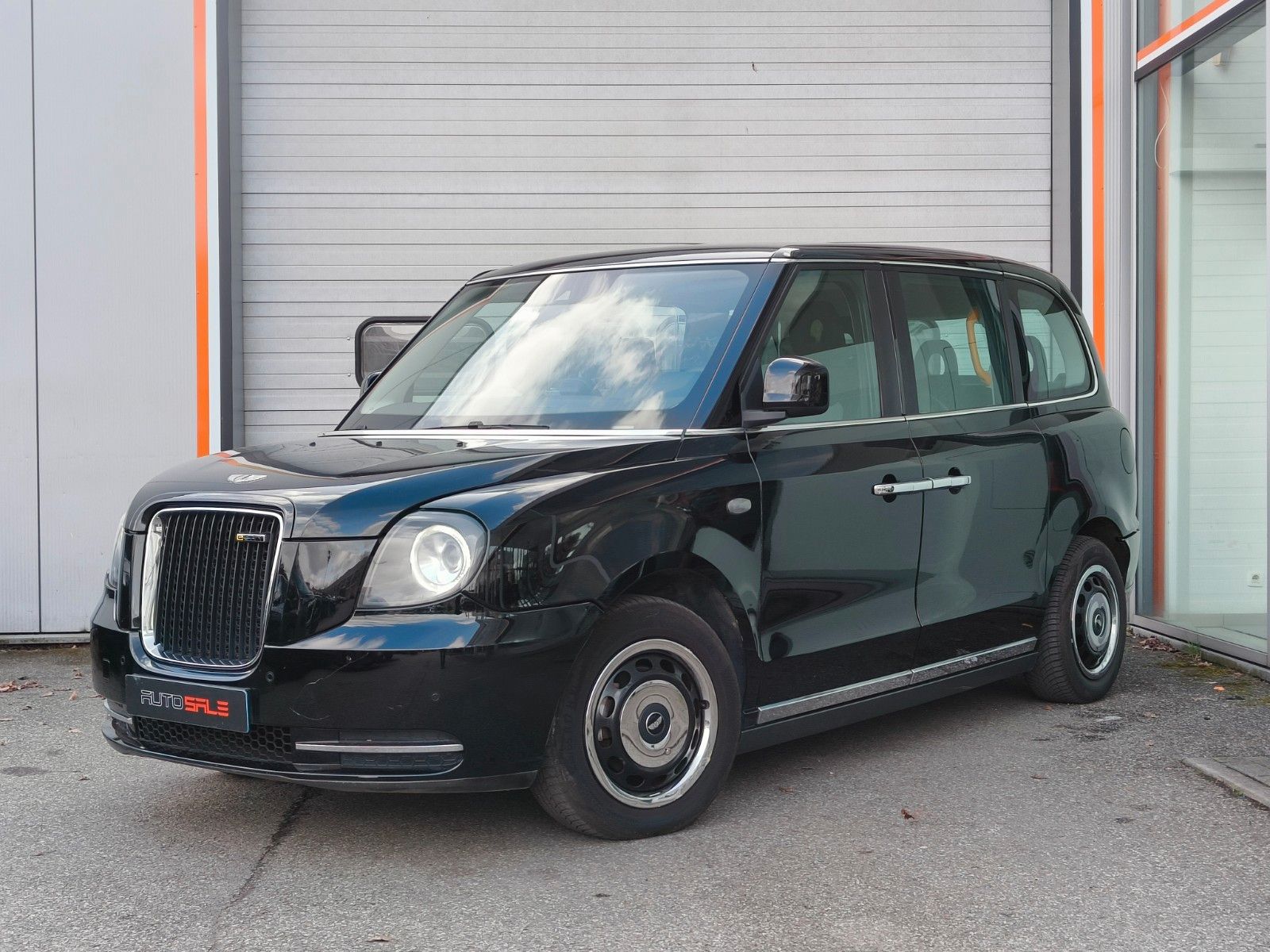 LEVC TX Vista eCity 7 seats Range Extender Panorama