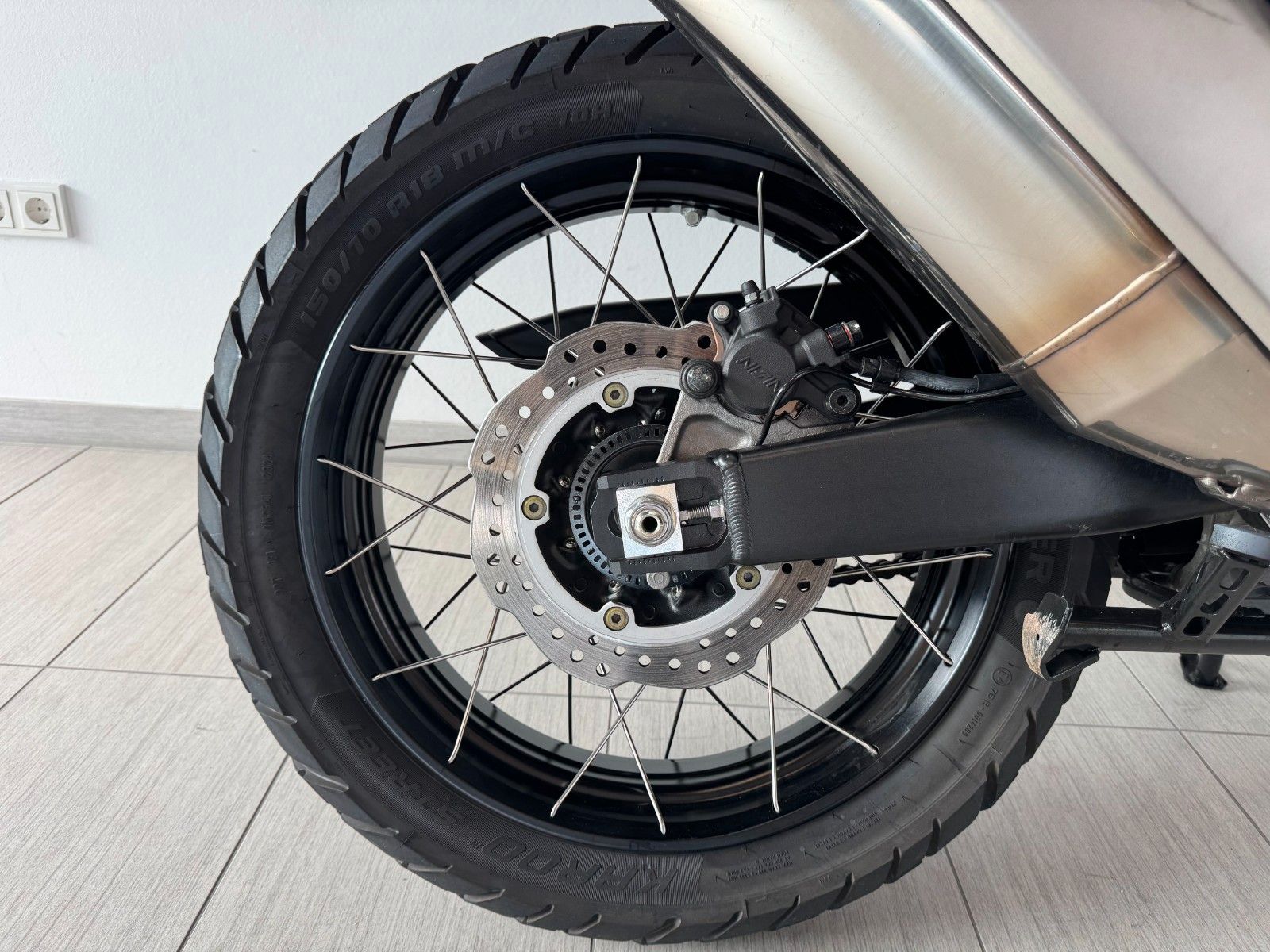 Fahrzeugabbildung Honda Africa Twin CRF 1100 ES, elektrisches Fahrwerk